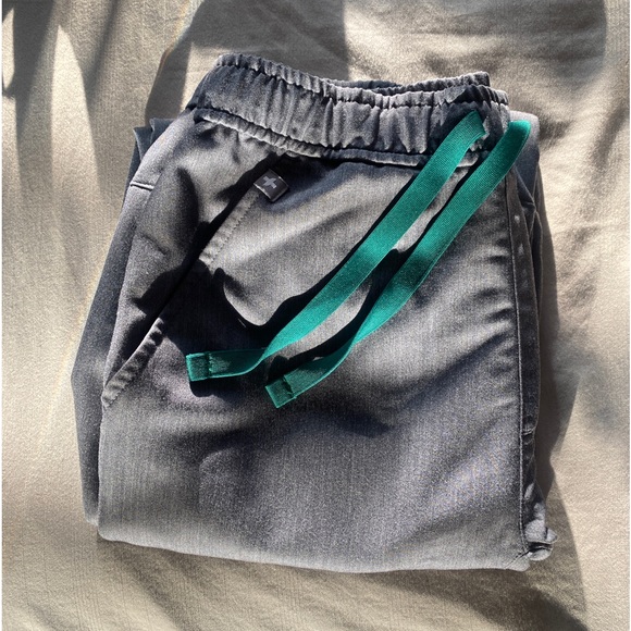 Slightly used Figs Men scrubs technical collection small - Picture 1 of 4